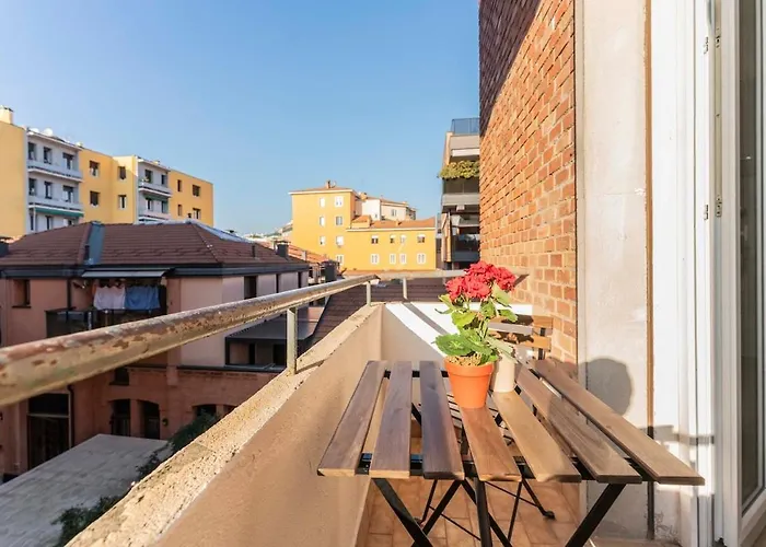 Apartman A 10 Min Da Sant'orsola - Interno 12 Design E Comfort