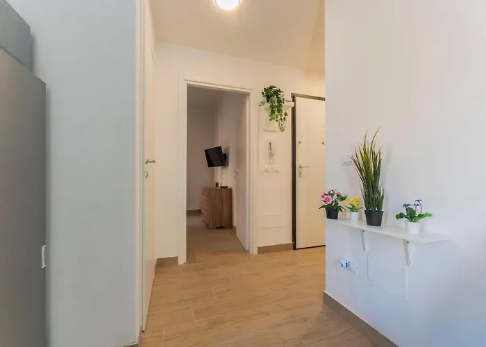 A 10 Min Da Sant'orsola - Interno 12 Design E Comfort 아파트